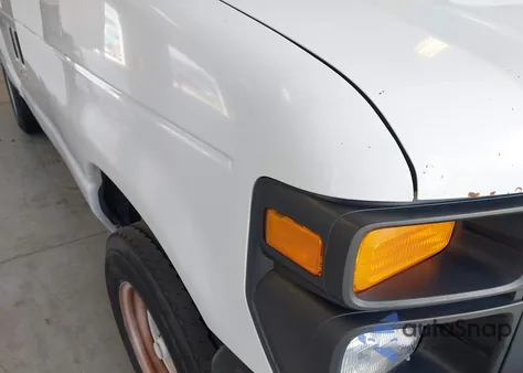 2010 Ford E-150 Commercial/Recreational z USA, uszkodzony, nr VIN 1FTNE1EW8ADA91541